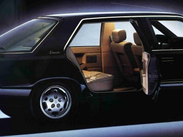 35 lat Renault 25